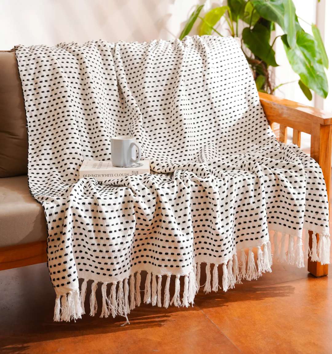 Cloudy Sofa Blanket - Running Line Black & White - Image 5