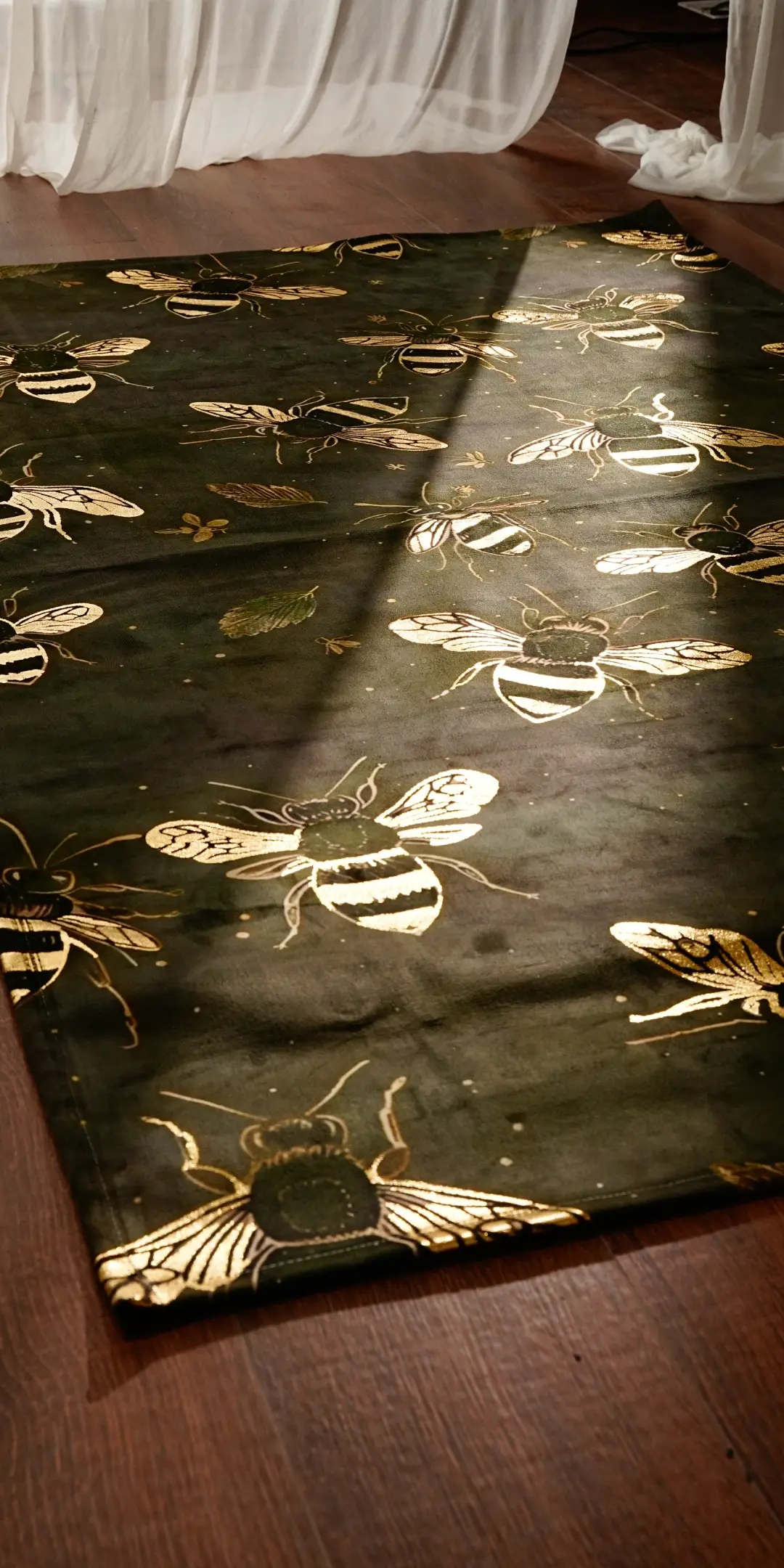 Queen's Honeycomb - Image 2
